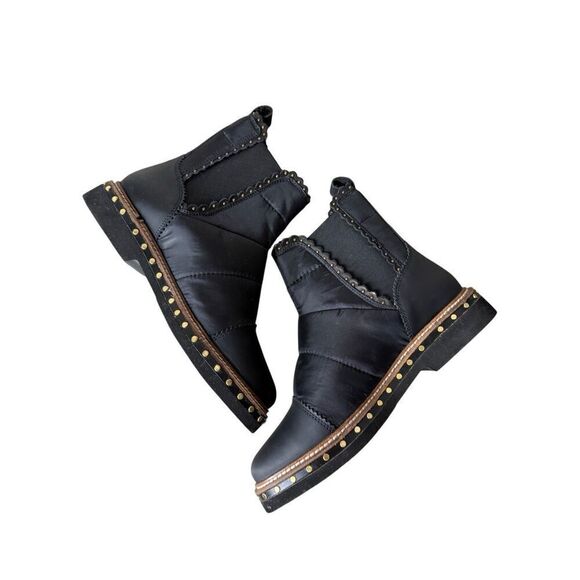 Free People Black Atlas Puffer Chelsea Boot size 37/6.5 Women’s - Picture 7 of 12